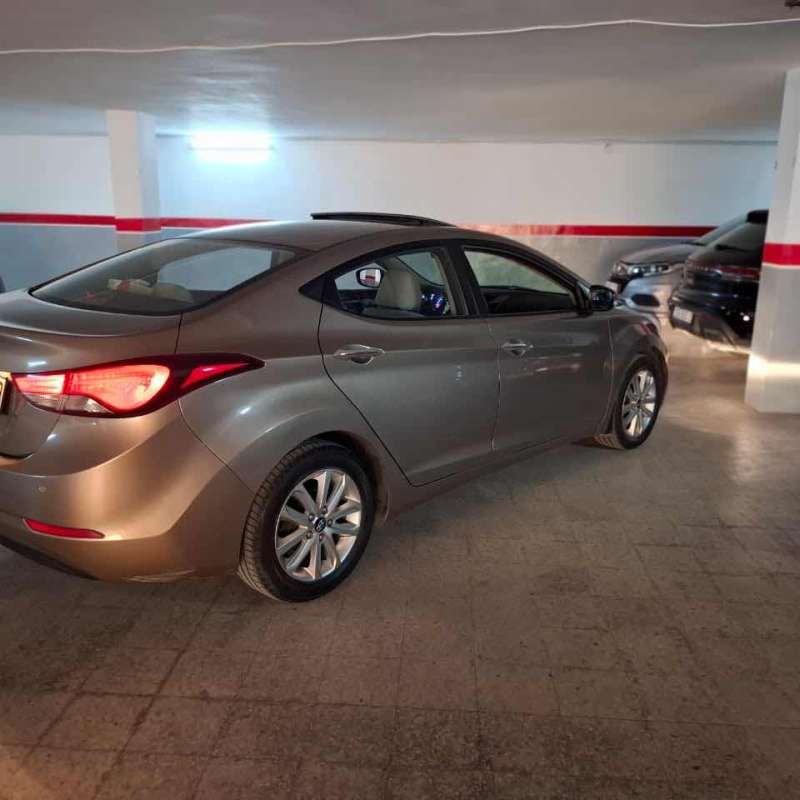 Hyundai Elantra 2016 وارد الوكالة 