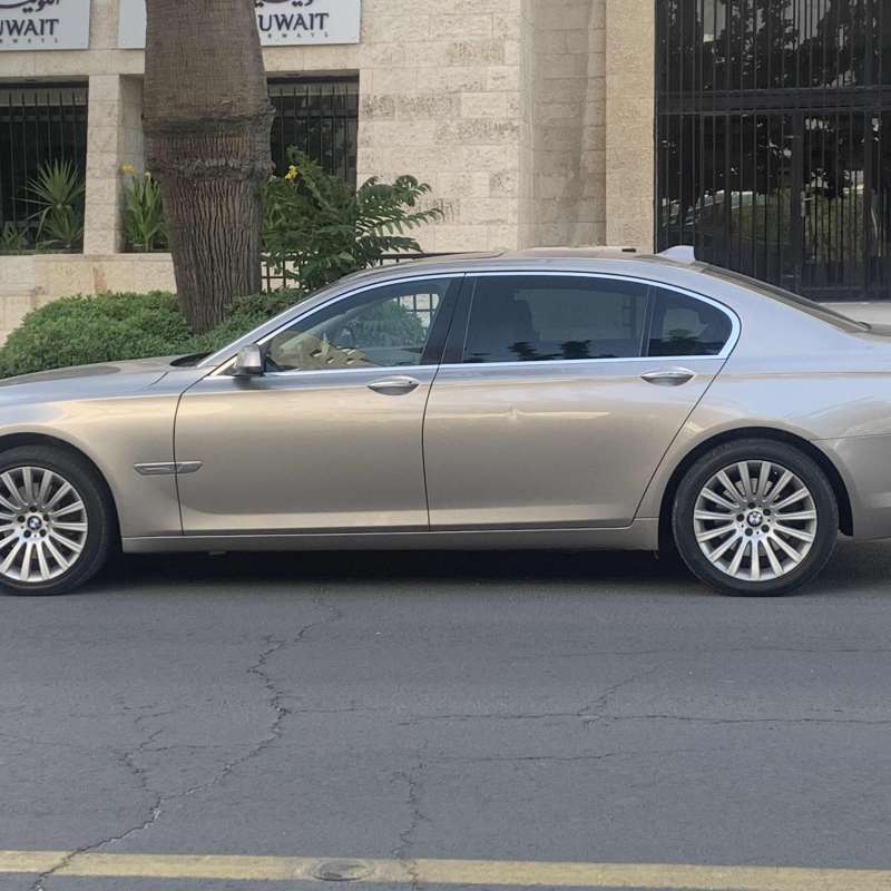 BMW 740 موديل 2009