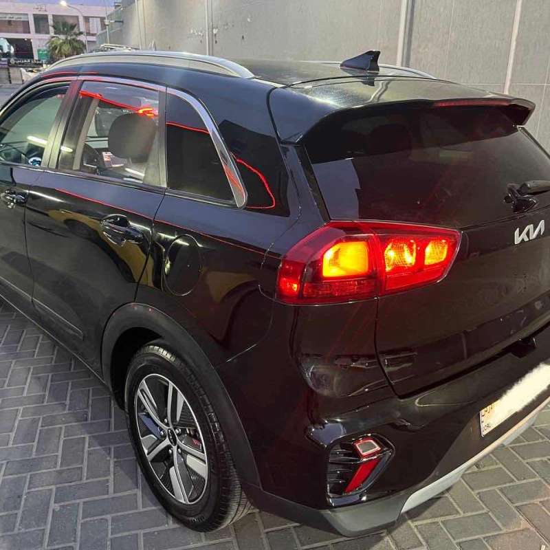 كيا نيرو هايبر 2022 لون أسود للبيع