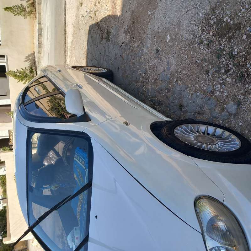 سيارة نيسان صني 