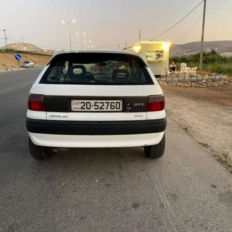 اوبل استرا هاتشباك