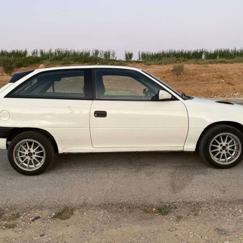 اوبل استرا هاتشباك