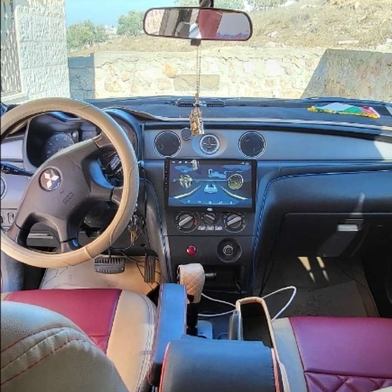 ميتسوبيشي اوتلاندر نظيف