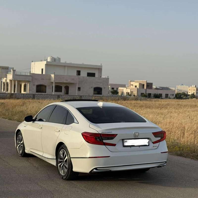 هوندا اكورد 2019صيانه الوكالة مجمرك مؤمنه فل كامل فحص كامل السياره لا تحتاج الى اي نوع من الصيانه الحمدالله 