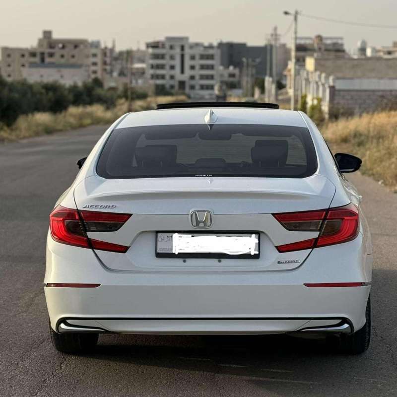 هوندا اكورد 2019صيانه الوكالة مجمرك مؤمنه فل كامل فحص كامل السياره لا تحتاج الى اي نوع من الصيانه الحمدالله 