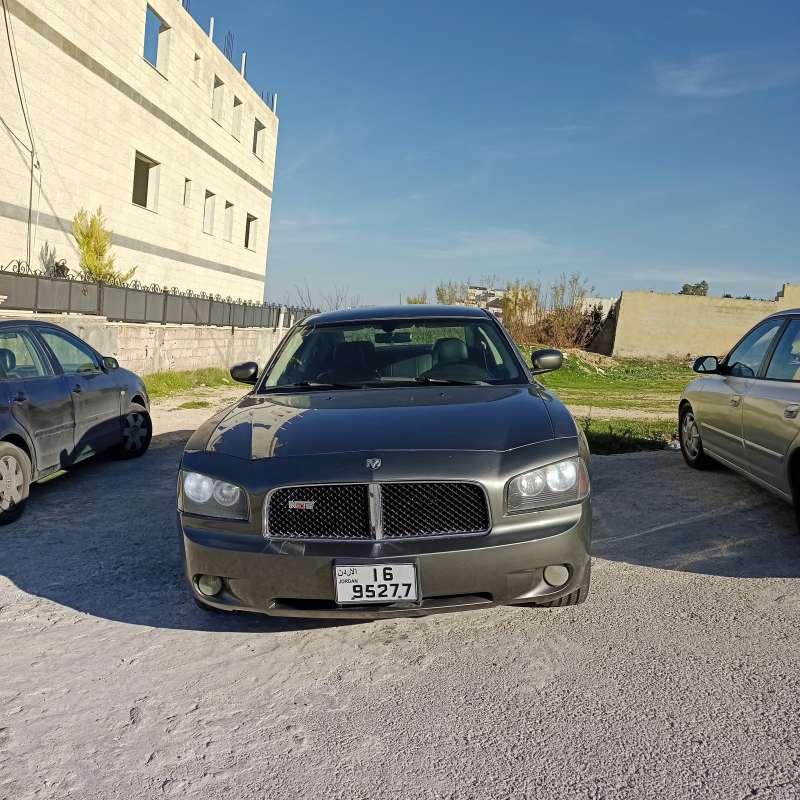 دوج تشارجر بحالة ممتازة بسعر مناسب 