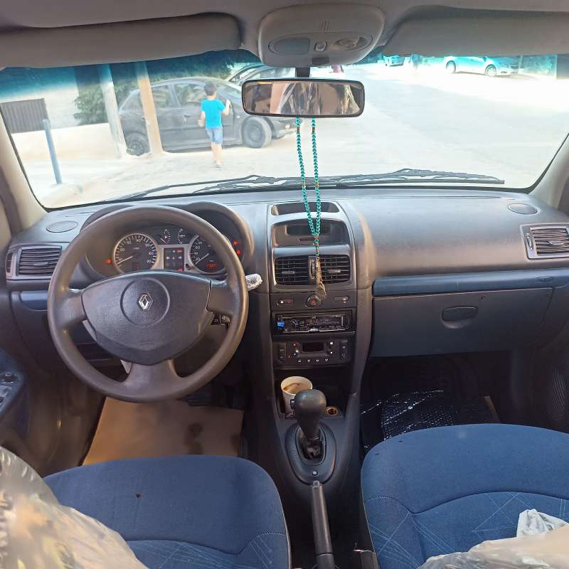 رينو كليو 2003 هاتش باك اتومتيك للبيع بحالة جيدة جدا 