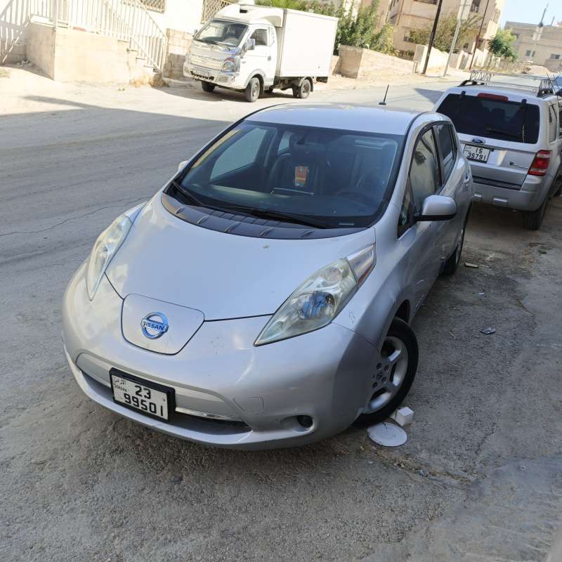 نيسان ليف 