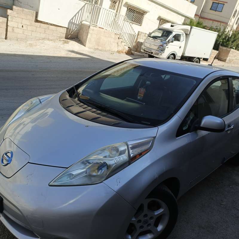 نيسان ليف 