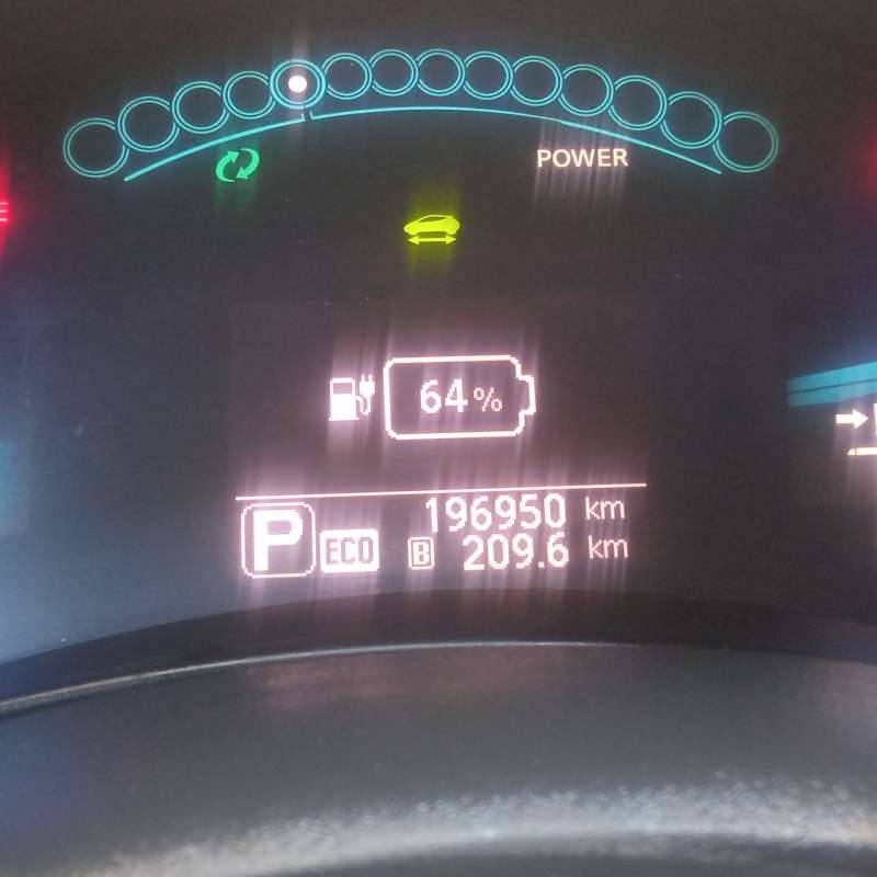 نيسان ليف 