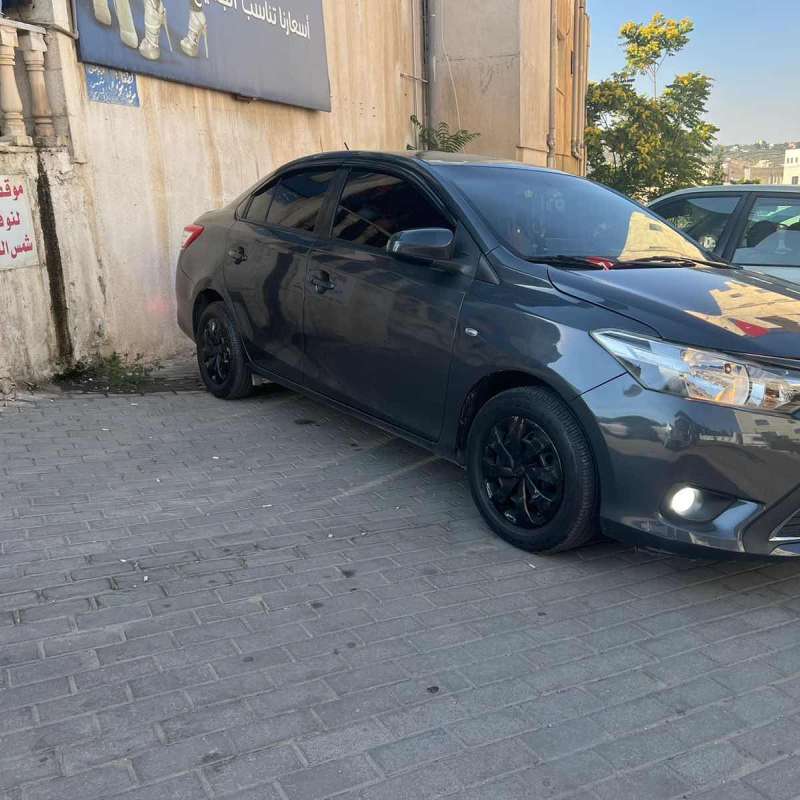 تويوتا يارس للبيع