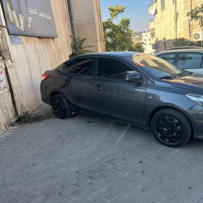 تويوتا يارس للبيع