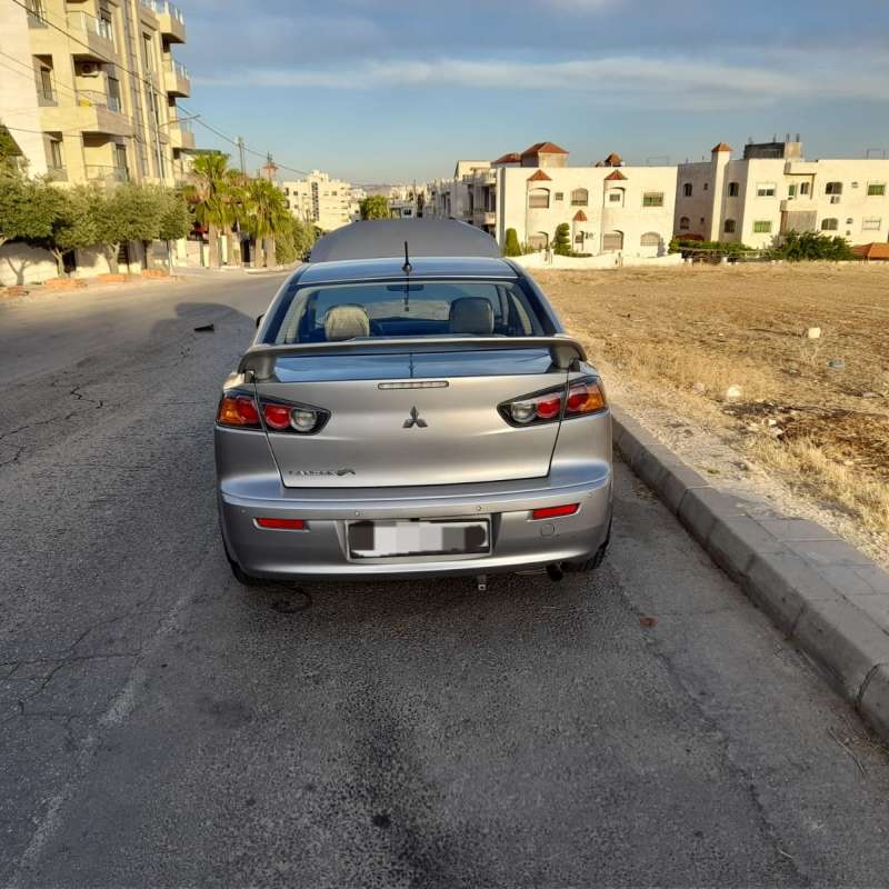 سيارة ميتسوبيشي لانسر للبيع
