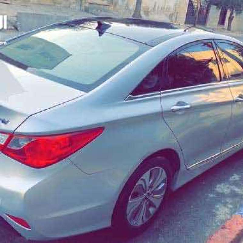 سوناتا ٢٠١٤ للبيع وارد كوري ماتور ٢٠٠٠ لم تعمل اي تطبيق السيارة فحصها امامي جيد يمين امامي جيد شمال خلفي شمال جيد خلفي يمين قصعة. 
