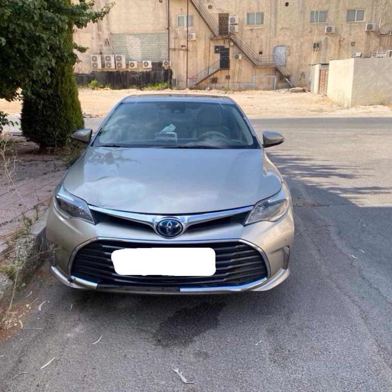 سيارة تويوتا أفالون ٢٠١٨ ليميتدلون شمباني بحالة جيدة جداً 