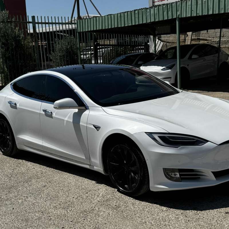 Tesla S 
