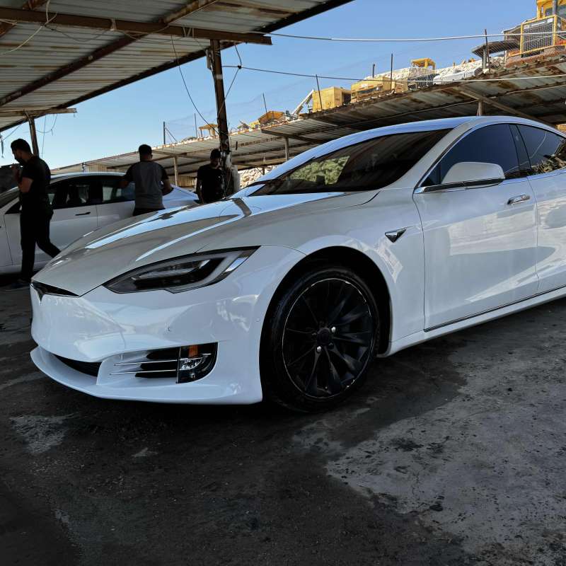 Tesla S 