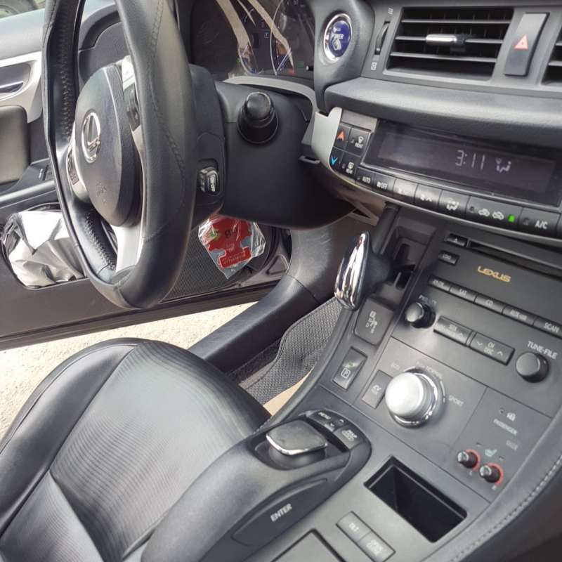 لكزس ct 200