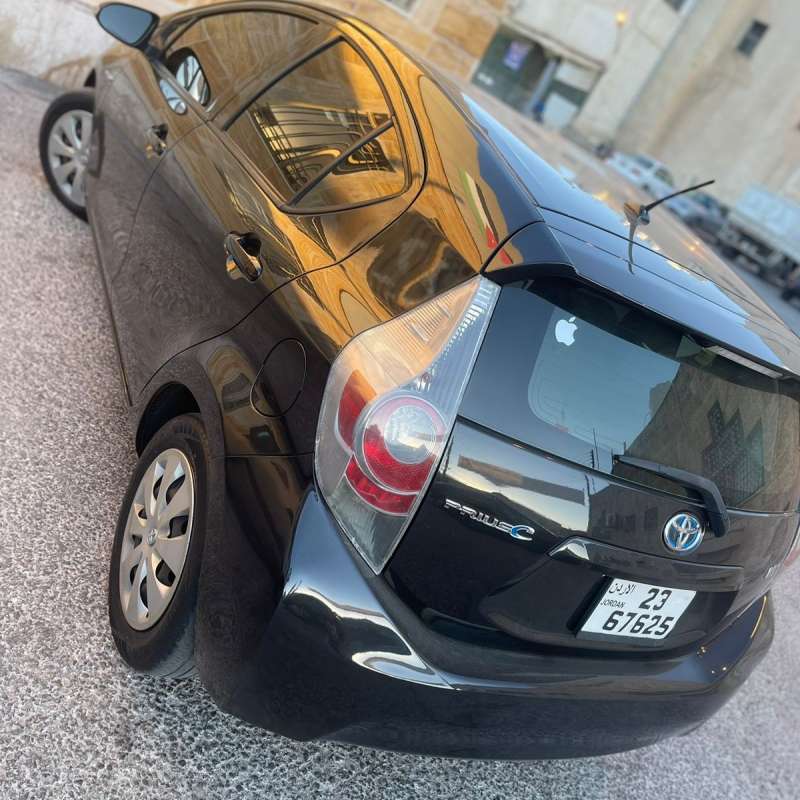 بريوس c 2013 بحالة الوكاله