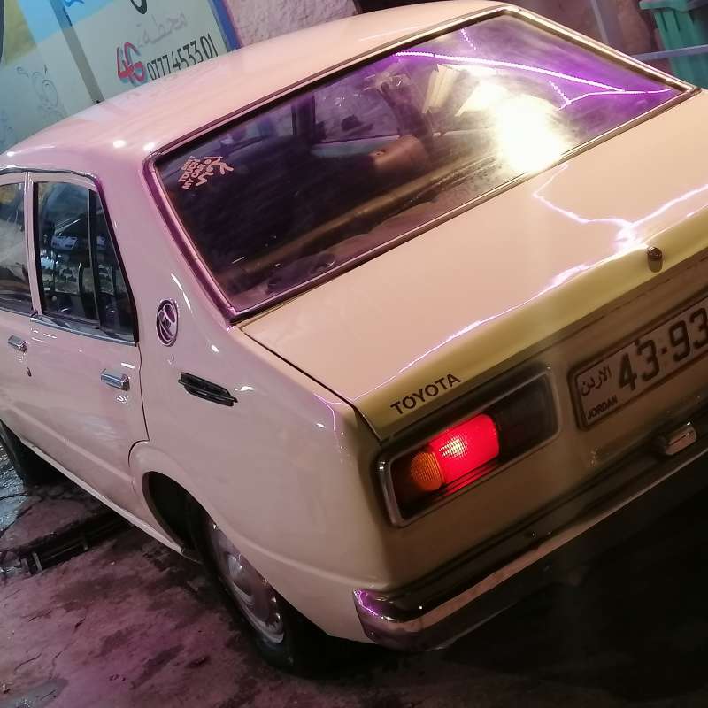 تويوتا كورولا 1977 للبيع