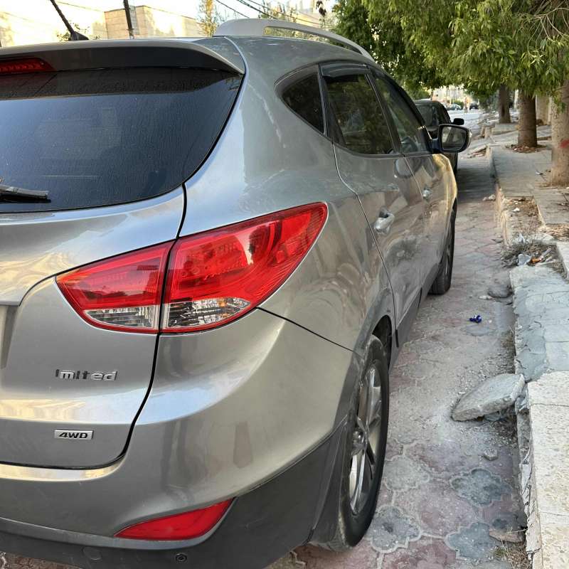 السيارة صلاة النبي مش ناقصها أشي  وارد خليجي ماتور  2400cc قوي واقتصادي والشرا ما بنقصر معه