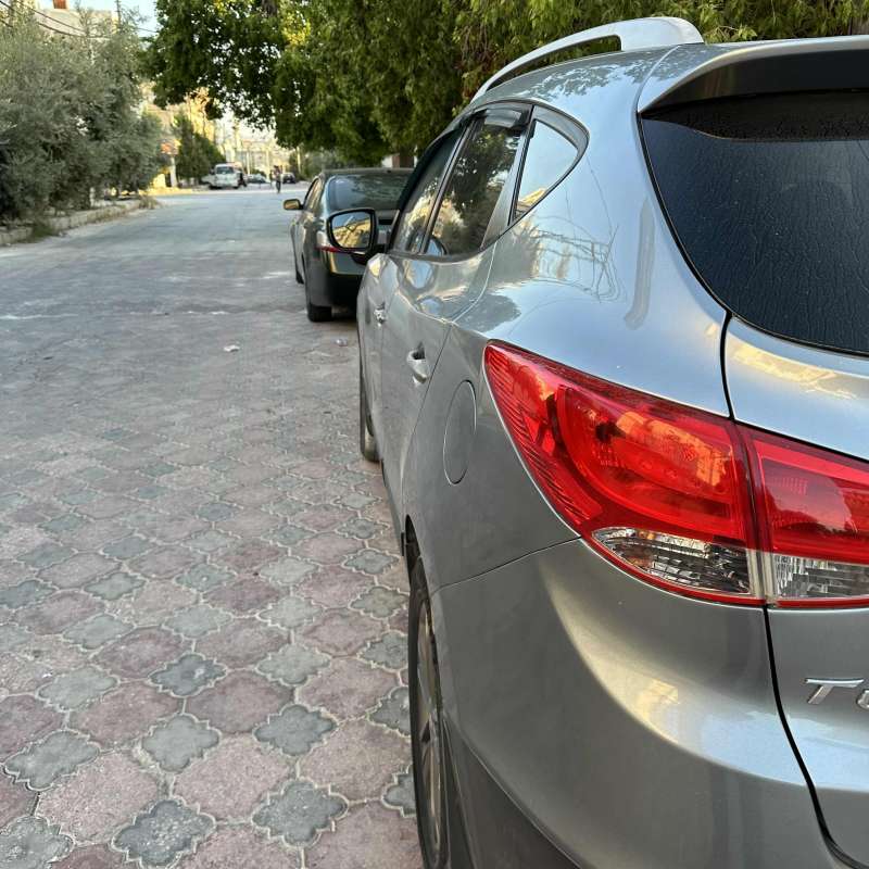 السيارة صلاة النبي مش ناقصها أشي  وارد خليجي ماتور  2400cc قوي واقتصادي والشرا ما بنقصر معه