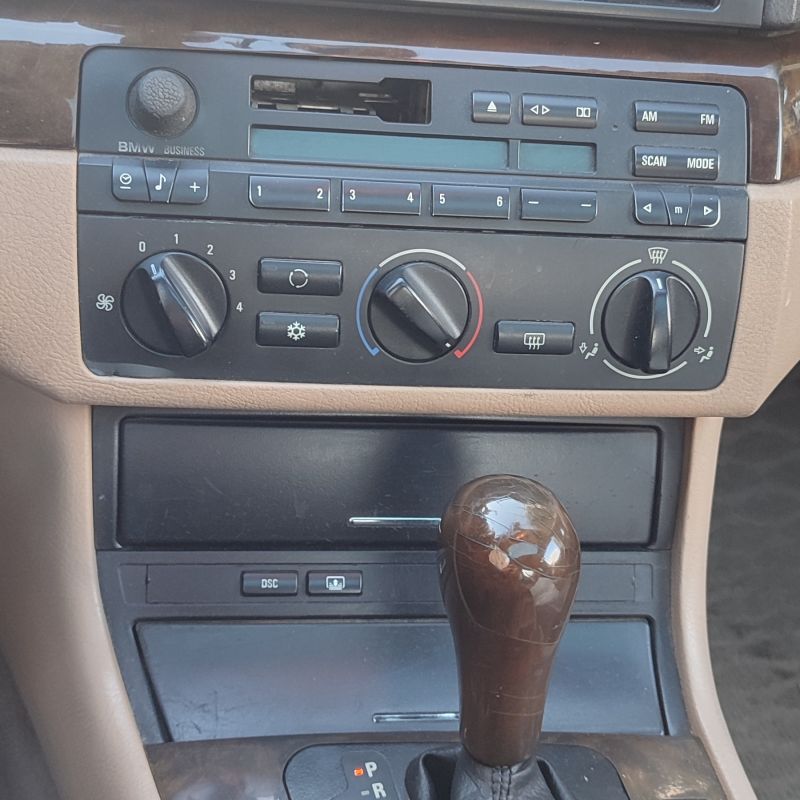 BMW 318 CI E46 موديل 2004
