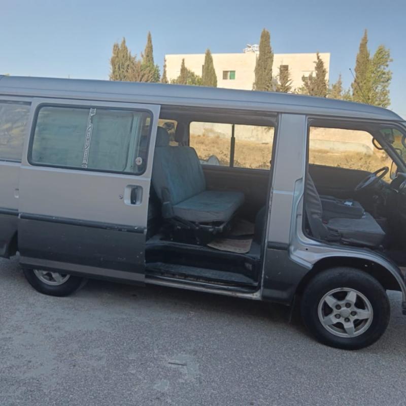 باص H100 موديل ٢٠٠٠ بحالة جيدة
