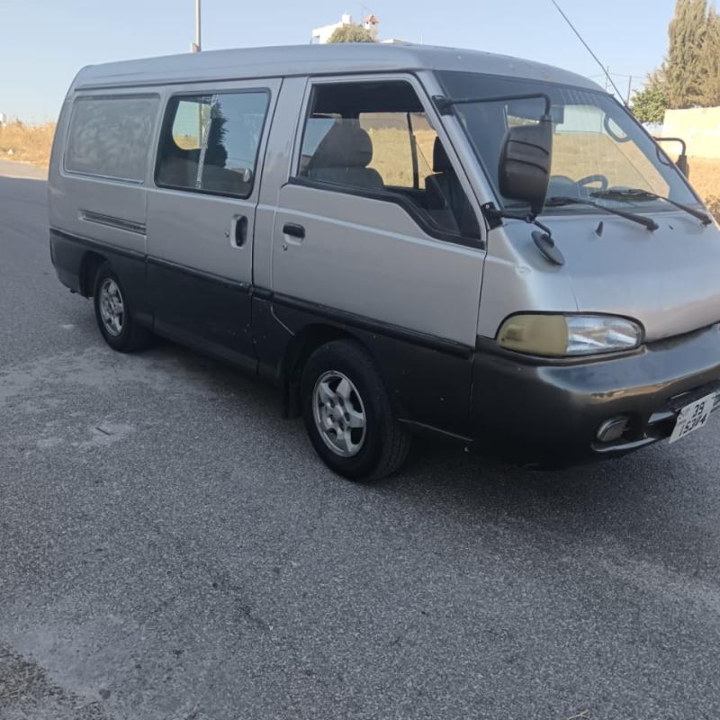 باص H100 موديل ٢٠٠٠ بحالة جيدة