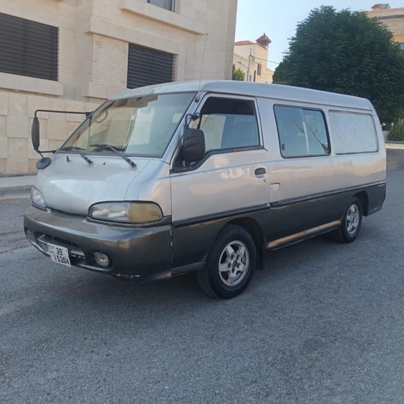باص H100 موديل ٢٠٠٠ بحالة جيدة