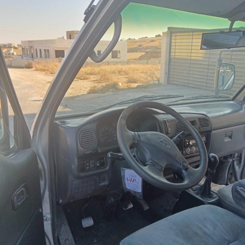 باص H100 موديل ٢٠٠٠ بحالة جيدة