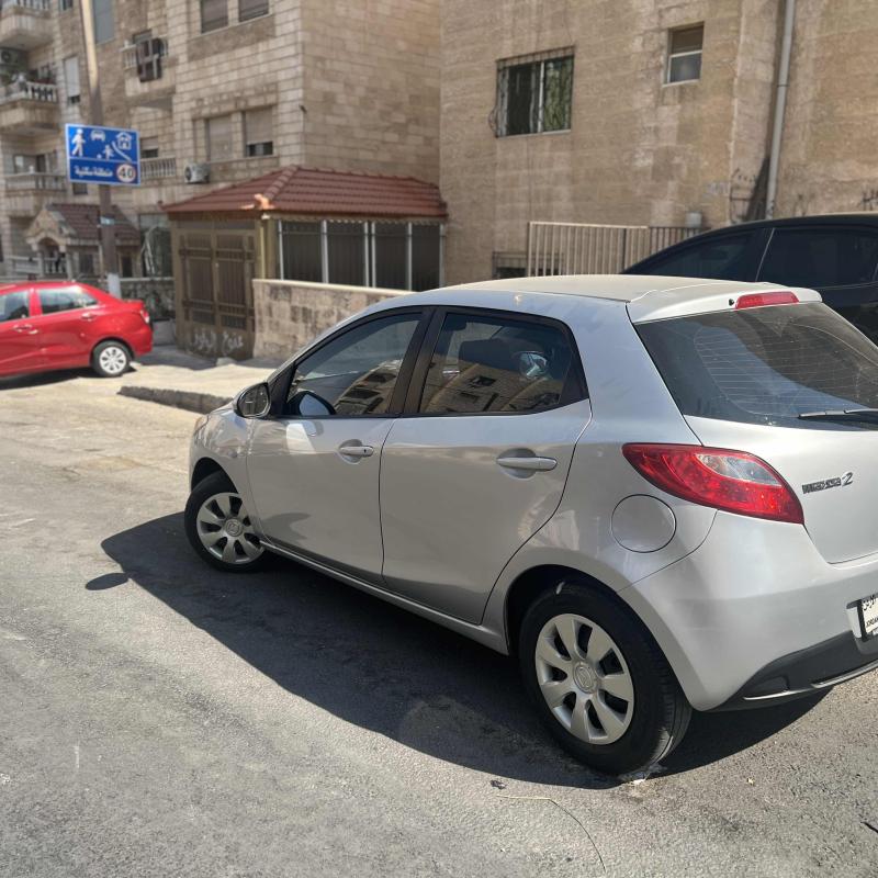 مازدا زوم ٢ بحالة ممتازة ممشى قليل
