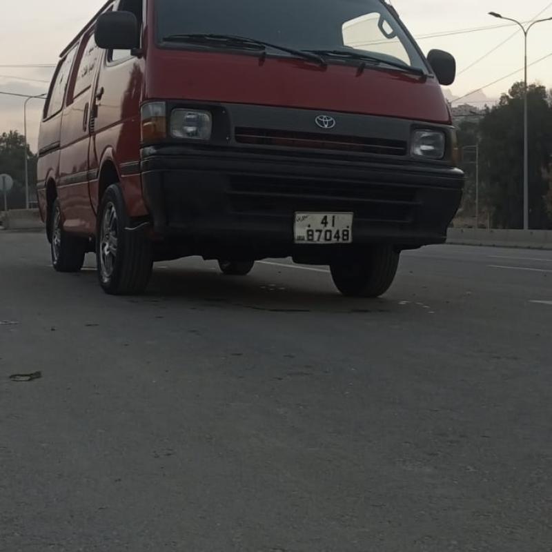 فان تويوتا هايس ١٩٩٥ أربعة جيدللبيع