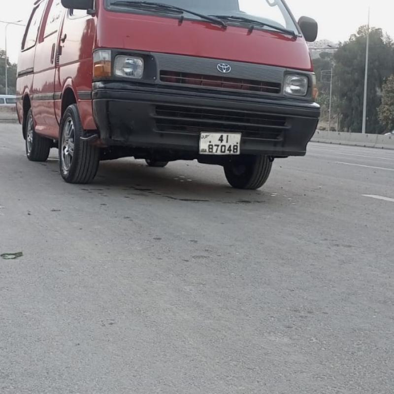 فان تويوتا هايس ١٩٩٥ أربعة جيدللبيع