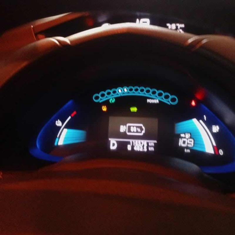 نيسان ليف بريميوم 2015