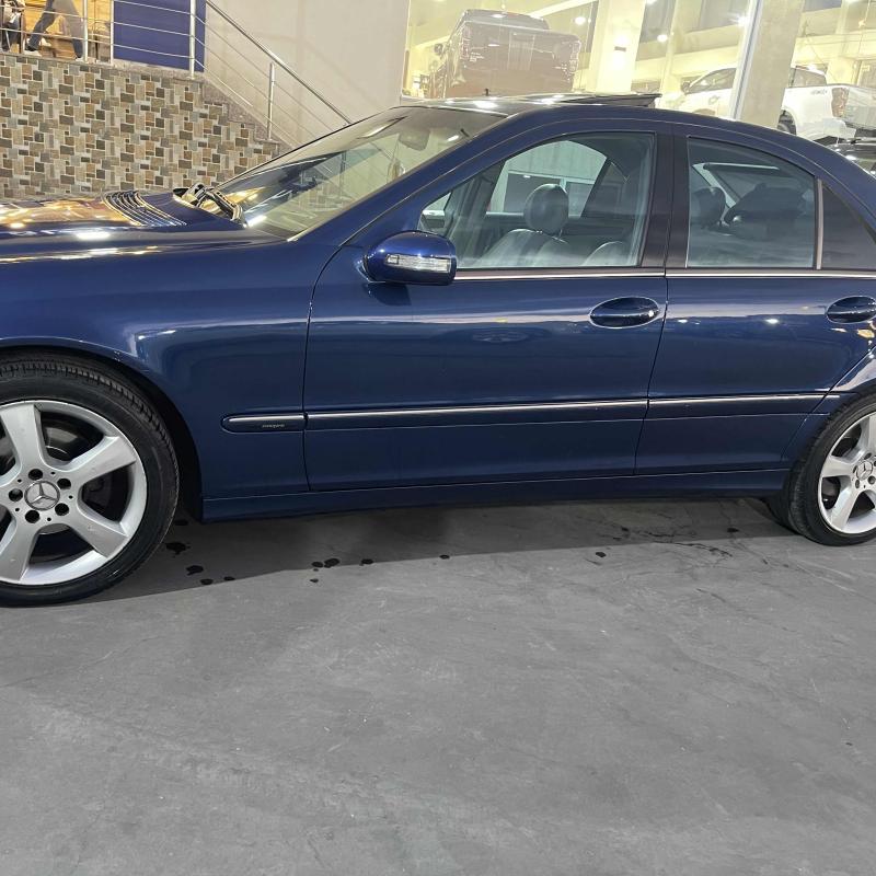 مرسيدس C200. 2005 