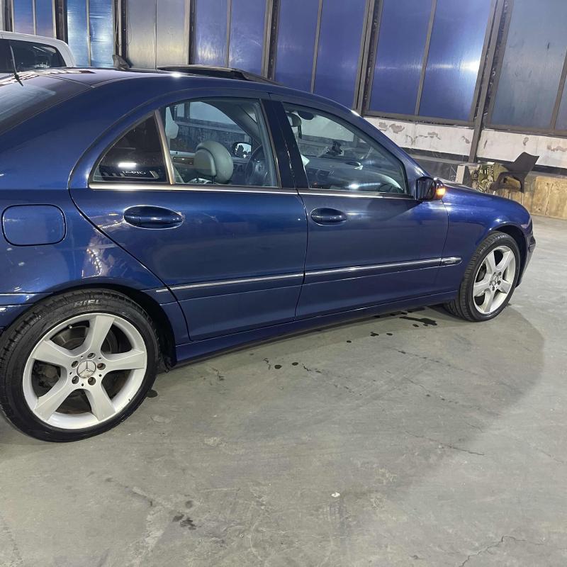 مرسيدس C200. 2005 