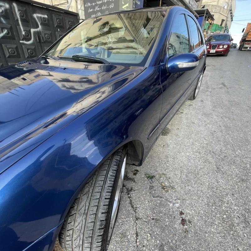 مرسيدس C200. 2005 
