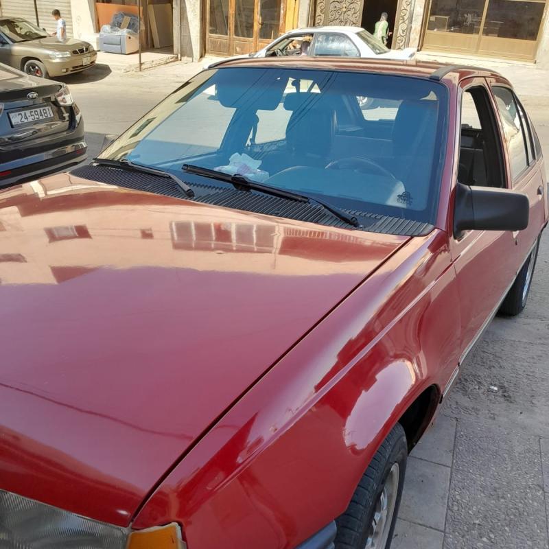 اوبل هاتشباك ١٩٨٨