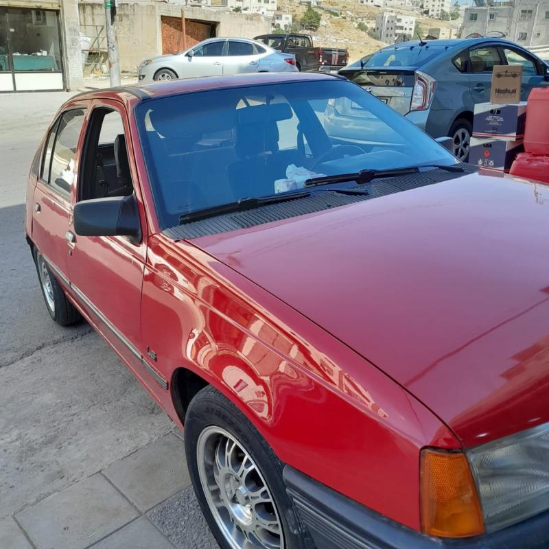اوبل هاتشباك ١٩٨٨