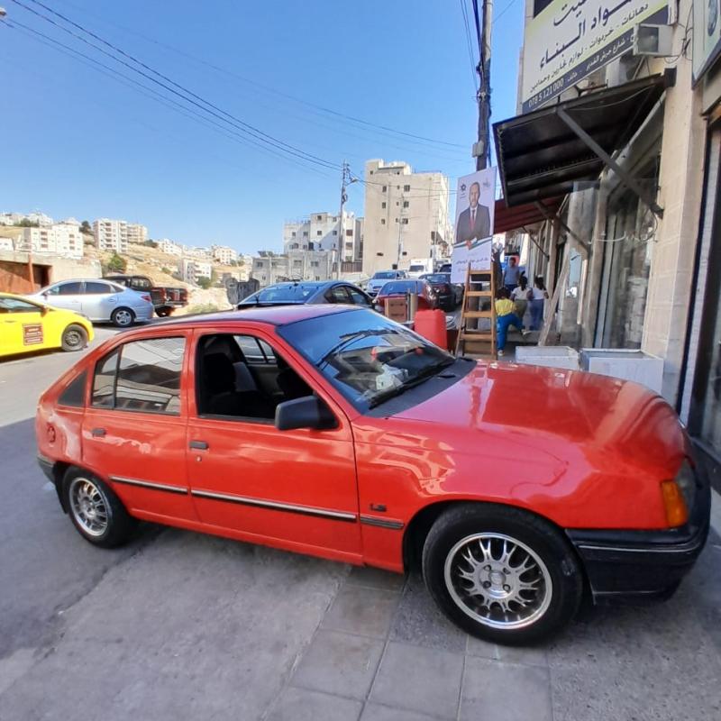 اوبل هاتشباك ١٩٨٨