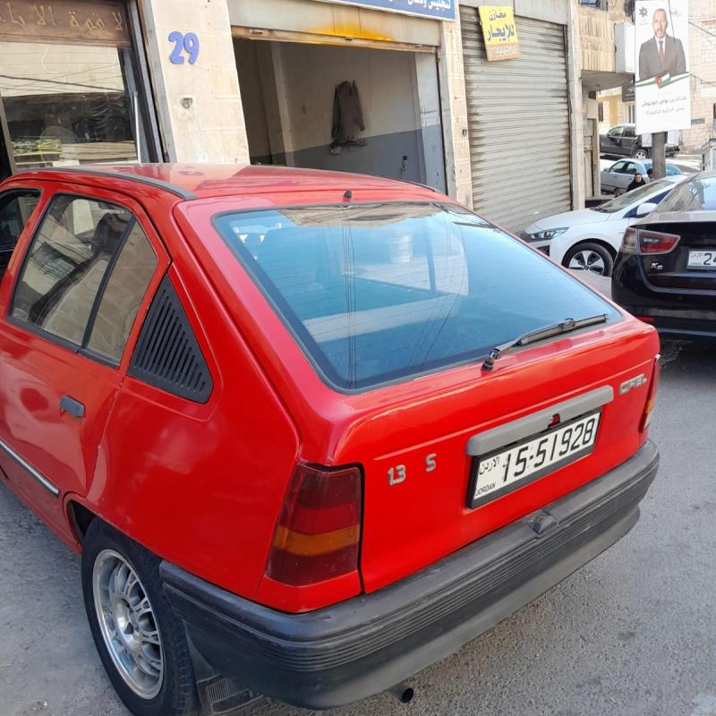 اوبل هاتشباك ١٩٨٨