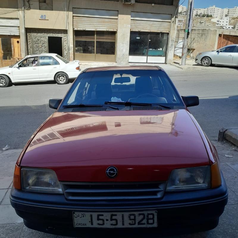 اوبل هاتشباك ١٩٨٨