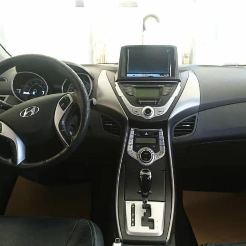 هيونداي افانتي 2012