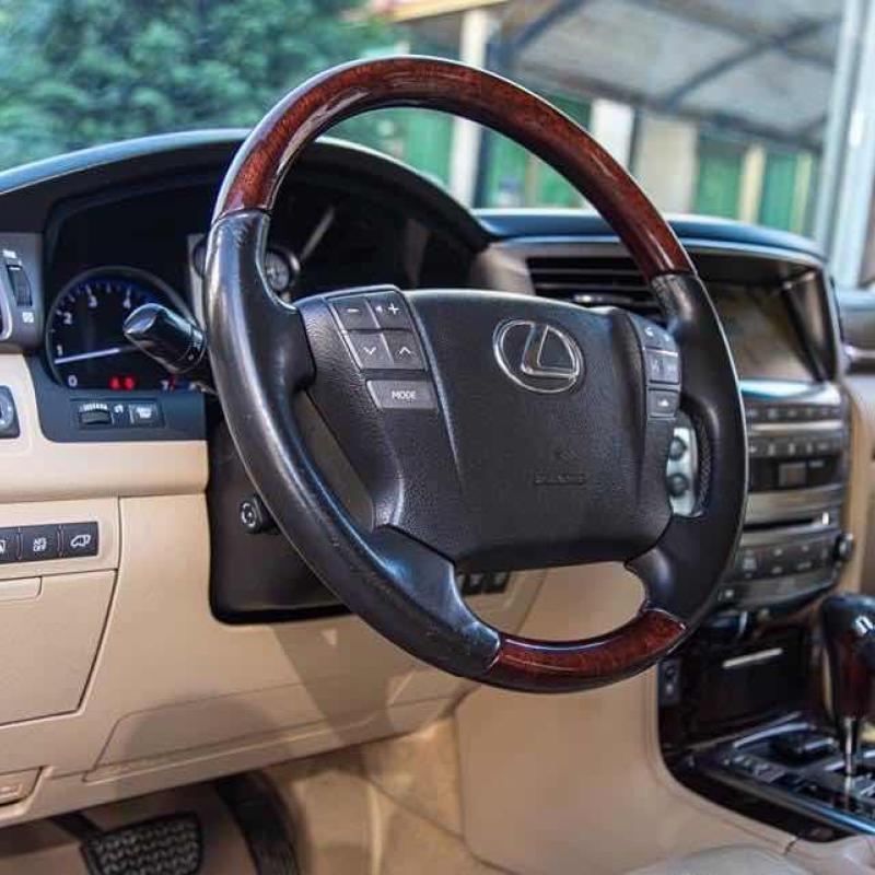 Lexus lx 5700 2010 