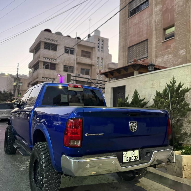 بكم دودج للبيع مع رقم مميز 