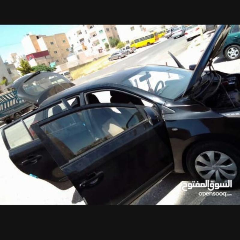 تويوتا ياريس للبيع 