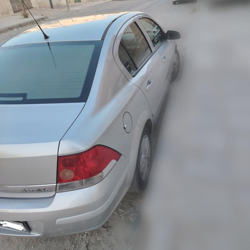 اوبل استرا 2009 