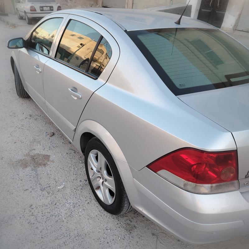 اوبل استرا 2009 