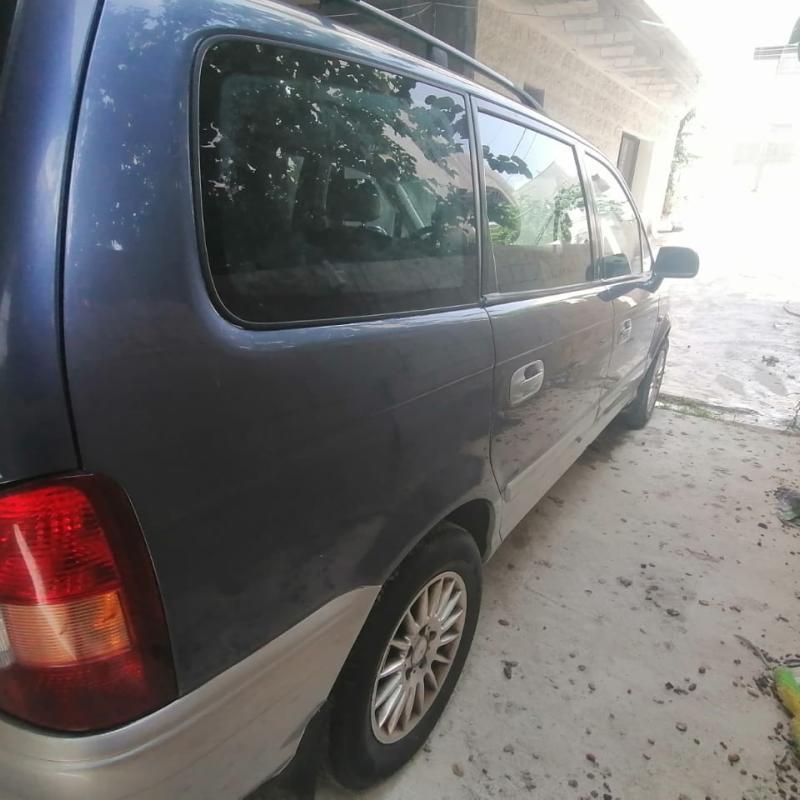 هيونداي تراجيت 2001 